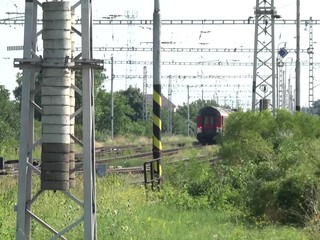Nebezpečná nehoda na železničnom priecestí. Vlak zachytil trinásťročného chlapca na bicykli