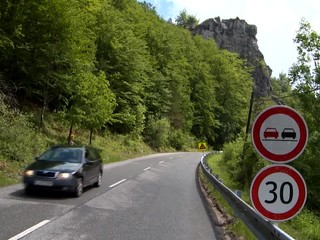 Mimoriadna situácia v Mojtíne. Hrozí pád brala na cestu