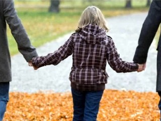 V júni schválili možnosť adopcie detí homosexuálmi. Prvé dieťa už išlo do novej rodiny