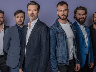 Najväčší fešáci zo seriálu Nemocnica v charitatívnom kalendári: Ktorý je váš favorit?