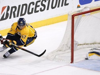 VIDEO. Hossa zaokrúhlil góly na 30, Chára s Prezidentskou trofejou