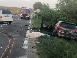 Smrteľná nehoda pri Vrábloch. O život prišla 66-ročná žena