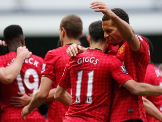 Giggs vo svojom 999. zápase skóroval, ManUtd vedie o 15 bodov