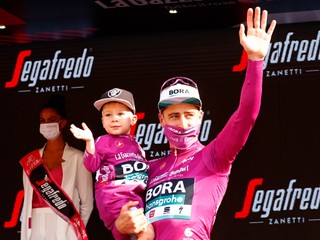 Hrdý Sagan ukázal syna Marlona v cyklámenovom drese