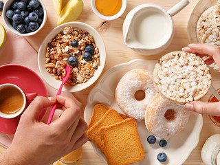 Vedci tvrdia: Priberať môžete aj z výdatných raňajok