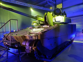 Vo Švédsku predstavili nové bojové vozidlo CV9035 MkIV pre slovenskú armádu