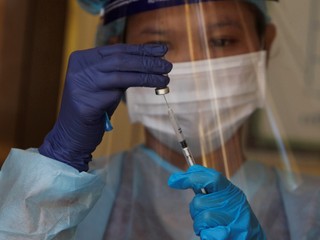 Vakcína Sputnik V je v podstate tá istá ako od spoločnosti Astra Zeneca, tvrdia bezpečnostné zložky