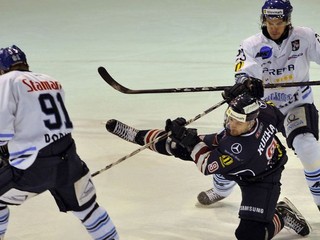 Slovan ničí súperov údermi s klaksónom