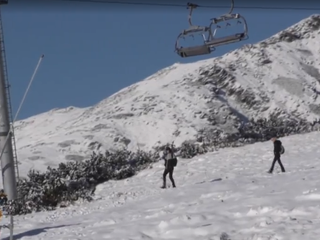 Konzílium odborníkov odporúča zatvoriť lyžiarske strediská