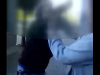 Stredoškoláci sa pobili na školskom výlete, jeden z nich skončil s krvavou tvárou