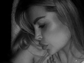 Obvyklá blond hriva je preč! TOTO sú skutočné vlasy Lely Vémoly!