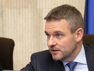 Prázdninové rokovanie vlády. Prišli šiesti ministri