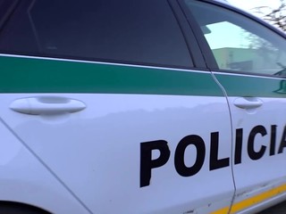 Meninová oslava sa skončila tragédiou. Chlapi pili a nakoniec sa pobili. Jeden z nich je mŕtvy