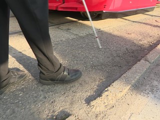 Cestovať MHD je pre nevidiacich náročné. Podstatný je aj typ vozidla