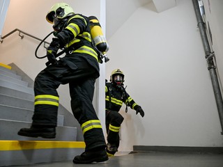 Tragický výbuch v rodinnom dome: Po explózii hasiči vyniesli telo