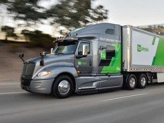 Tento kamión prešiel 130 kilometrov tak, že nik nesedel za volantom