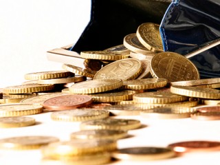 Muž zaplatil pätinu nového luxusného auta mincami