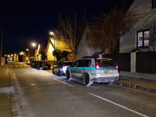 Zásah policajtov v mestskej časti v Bratislave