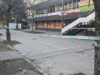 V Nitre vybuchli nadránom tri bankomaty. Krádež trvala iba pár minút