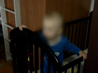 V nemocnici hospitalizovali chlapčeka (1,5) s modrinami. Polícia preveruje ako k nim prišiel