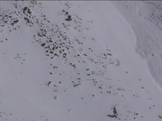 Po snežení sa v Tatrách vyjasnilo. Hory sa zbavujú snehu, lavíny padajú častejšie