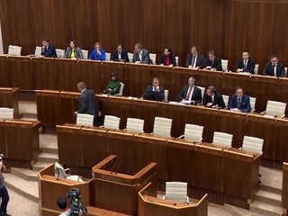 Nezvolili ani jedného kandidáta na ústavného sudcu