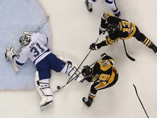 Peter Budaj sa dočkal, podpísal novú zmluvu v NHL