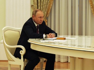 ONLINE: Putin podpísal dekrét o vydávaní ruských pasov na Ukrajine