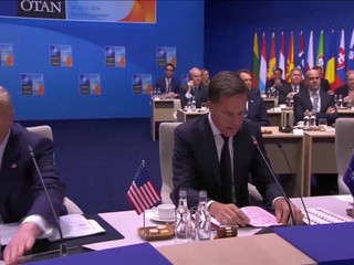 Šéf NATO Rutte oznámil, že telefonoval s Trumpom o Grónsku
