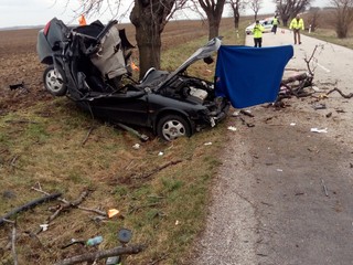 Smrteľná nehoda pri Nitre. Zomrela pri nej 22-ročná šoférka