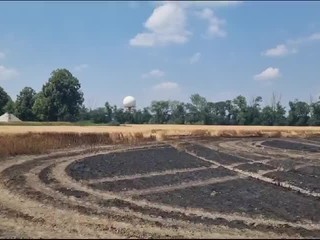 Obrovský požiar v Bratislave je uhasený: Plamene len tesne obišli Mohylu