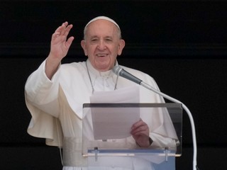 Do príchodu pápeža zostáva päť týždňov. Tí, ktorí ho chcú vidieť a nie sú zaočkovaní, majú na výber iba jeden druh vakcíny