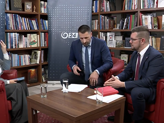 Analýzy 24: Politické žabomyšie vojny a energopomoc na stole