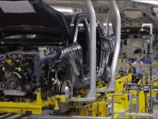 Automobilky nových ľudí neprijímajú, naopak, prepúšťajú