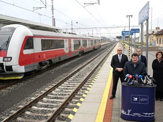Na Zemplíne budú opäť premávať vlaky. Pozrite si dronové zábery zmodernizovanej železnice