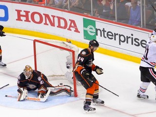 Hossa dotiahol Chicago víťazným gólom v 7. zápase do finále Stanley Cupu!