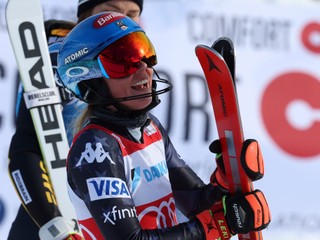 Vlhová po chybe vypadla, Shiffrinová dosiahla 87. víťazstvo vo Svetovom pohári a prekonala rekord