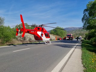 Čelná zrážka s kamiónom: Zasahovať museli leteckí záchranári