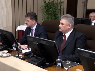 Premiérovi ani rezortu diplomacie sa nepozdávajú hrozby SNS o odchode z koalície