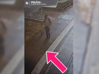 Seniorku pripravil o celoživotné úspory. Polícia pátra po tomto mužovi