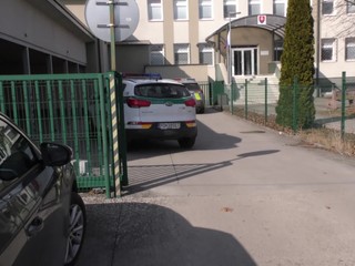 Cez SMS hrozil výbuchom bytovky: Muž pustil plyn, zapálil byt a ušiel