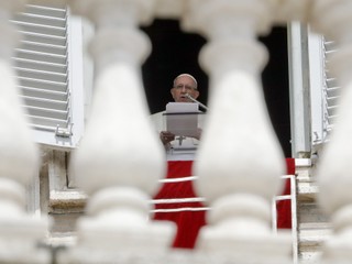 Nemôžete viniť migrantov zo všetkého zla, odkázal politikom pápež