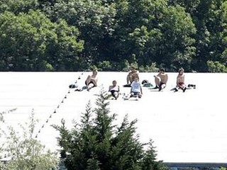 Hustí diváci boli aj na streche