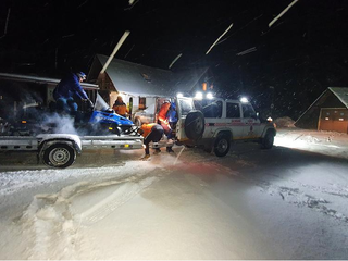 Lavína strhla troch poľských skialpinistov. Jeden z nich zavolal pomoc, dvoch už záchranári nedokázali oživiť