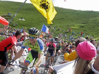 Pyrenejský predkrm vyhral Rogers, Nibali s prehľadom v žltom