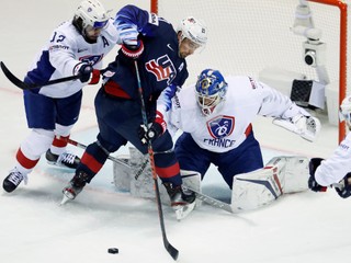 USA s jednoznačným triumfom nad Francúzmi, Rusi po pomalšom štarte vysoko proti Rakúsku