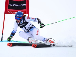 Vlhová po 22 dňoch opäť na štarte pretekov. V obrovskom slalome skončila štvrtá.