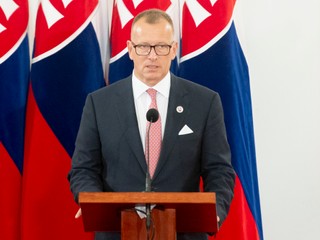 Na slávnostnej schôdzi vyzdvihli zástupcovia strán význam ústavy. Rozruch vyvolalo odovzdávanie cien J. M. Hurbana