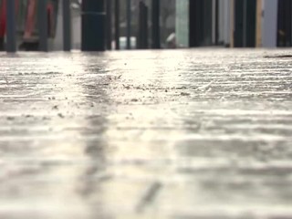 Pre celé územie Slovenska platia výstrahy prvého stupňa pred poľadovicou a hmlou