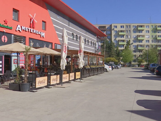 Bitka pred klubom v Nových Zámkoch: Stav napadnutého je vážny, polícia obvinila 16-ročného chlapca